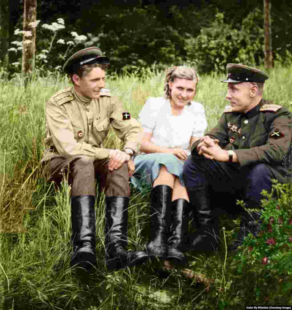 Советские офицеры-артиллеристы во время Великой Отечественной войны.