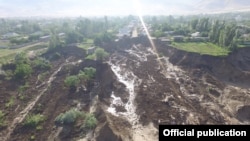 Хатлон облусундагы жер көчкү. Архив