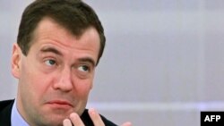Президент Дмитрий Медведев решил не ужесточать проведение митингов