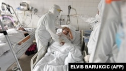 Боснияда коронавируска чалдыккандарды дарылаган оорукана. 19-март, 2021-жыл. 