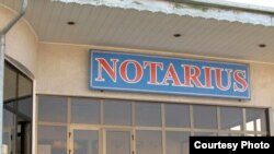 Хусусий нотариуслар ишсиз ўтирган айни кезда¸ давлат нотариуслари халққа тегишли хизмат кўрсатишга фурсат топмаëтир.