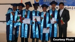 Талгат Аманов (крайний справа) со своими учениками. Мадагаскар.