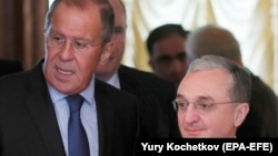 Главы МИД Армении и РФ - Зограб Мнацаканян (справа) и Сергей Лавров, Москва, 7 июня 2018 г․