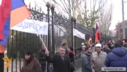 Ցուցարարները պահանջեցին դեմ քվեարկել ԵՏՄ-ի վերաբերյալ փաստաթղթին