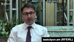 ԲԴԽ անդամ Հայկ Հովհաննիսյանը հարցազրույց է տալիս «Ազատությանը», արխիվ