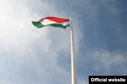 Пояи парчами Тоҷикистон дар ҷамоати Ворух