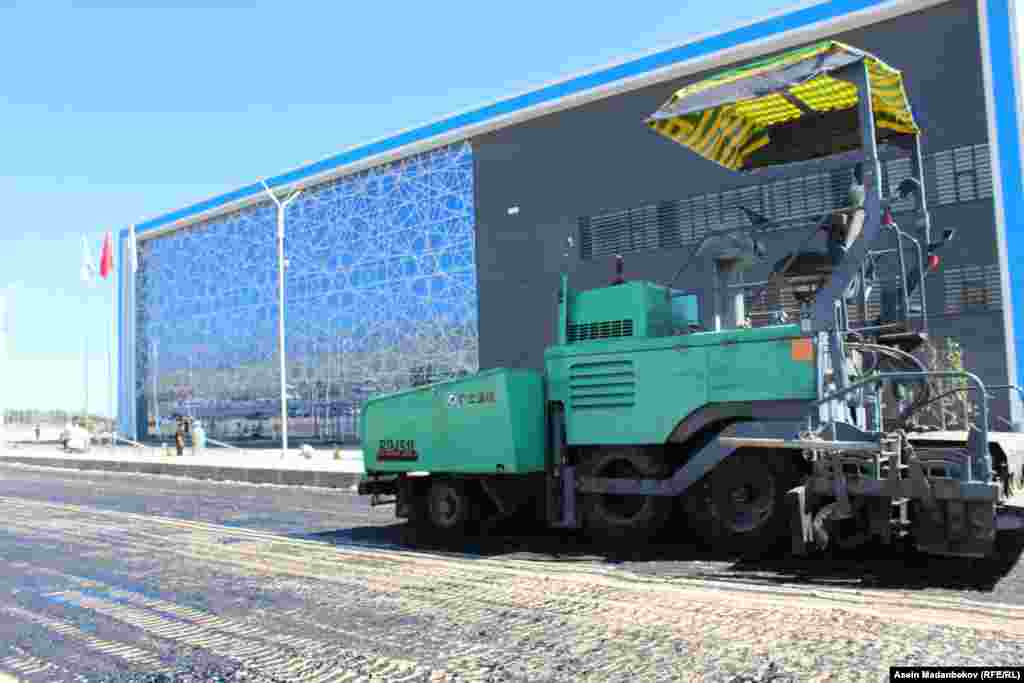 Ал эми ошол эле аянтка &ldquo;Газпром&rdquo; мунай компаниясы куруп жаткан спорт комплекси толугу менен аяктады.