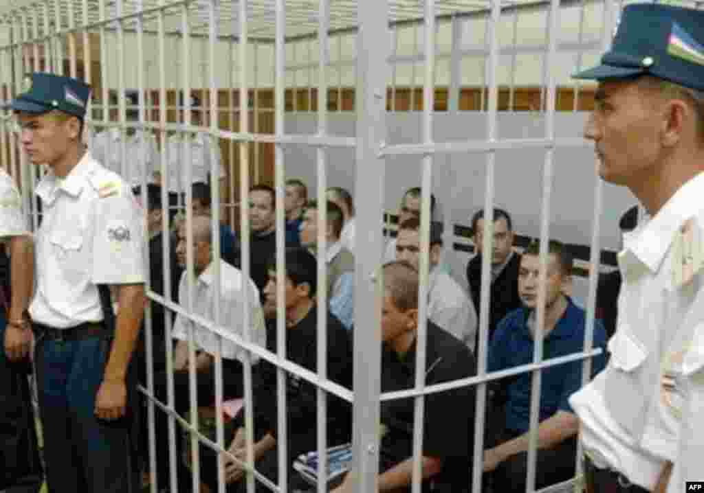 Терроризмге шектелген 15 анжияндык Өзбекстандын Жогорку Сотунда, 2005-жылдын сентябры
