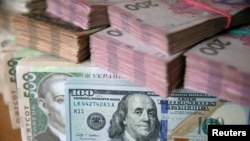 Станом на 13:00 торги відбуваються на рівні 26 гривень 35 – 38 копійок за долар