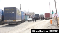 Кыргыз-кытай чек арасындагы «Торугарт» өткөрмө бекети. Архивдик сүрөт.