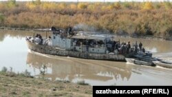 Жители Нички могут добраться в этрапский центр только доплыв на пароме до близлежащего села Эрсув