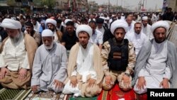 Шийи мусулмандар Багдаддын Садр  районундагы жума намазда. 20-июнь, 2014-жыл. 