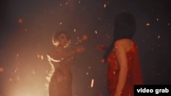 Өзбек әншілері түсірген «Куникмадим» клипінің бір кадры.  