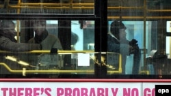 В нарастающем экономическом кризисе Великобритания оказалась перед лицом новых социальных проблем. Кампания атеистов «Возможно, никакого бога нет» - лишь один из признаков общественного недовольства