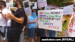 Акция протеста граждан Туременистана в Вашингтоне, 28 июня, 2020.  