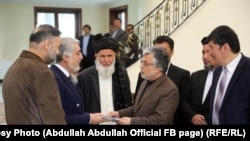 یونس قانونی مسوده طرح صلح برای ارائه در نشست ترکیه را به عبدالله عبدالله رئیس شورای عالی مصالحه ملی سپرد.