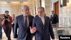 Министърът на външните работи на Италия Антонио Таяни с министъра на външните работи на Иран Абас Аракчи в Рим