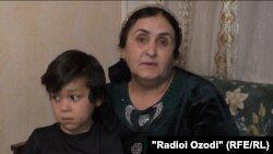 Шарифамох Алиева с внуком
