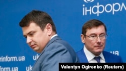 Голова НАБУ Артем Ситник (ліворуч) та Генеральний прокурор України Юрій Луценко