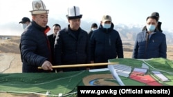 Садыр Жапаров «Жогорку Нарын ГЭС каскады» ишканасына барды. 2020-жылдын 9-ноябры. 