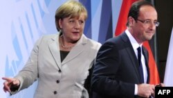 Анґела Меркель і Франсуа Олланд під час однієї з недавніх зустрічей, архівне фото