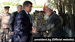 Сооронбай Жээнбеков на встрече с жителями  села Ак-Сай. 26 июля 2019 года. 