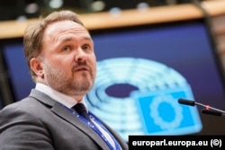 Єврокомісар з енергетики Дан Йоргенсен під час дебатів у Європарламенті про енергонезалежність від Росії. Брюссель, 21 травня 2025 року