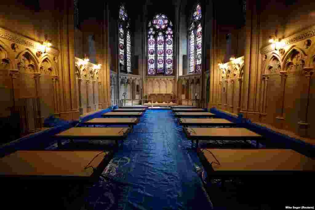 Нью-Йорктогу чиркөөгө орнотулган убактылуу оорукана. Учурда Нью-Йорк шаары эпидемиянын очогу бойдон калууда.&nbsp;