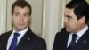Türkmenistanyň prezidenti Gurbanguly Berdimuhamedow (sagda) we Orsýetiň prezidenti Dmitriý Medwedew Türkmenbaşy şäherinde, 2010-njy ýylyň 22-nji oktýabry.