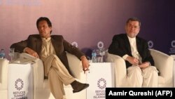 سرور دانش، معاون دوم رئیس جمهور افغانستان و عمران خان صدراعظم پاکستان در نشستی به مناسبت چهل سالگی حضور مهاجران افغان در پاکستان
