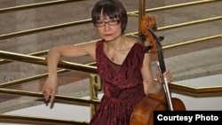 Известная виолончелистка Альфия Накипбекова.  
