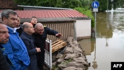 Օլաֆ Շոլցը հեղեղումներից տուժած Ռայհերթշոֆենում, Բավարիա, 3 հունիսի, 2024թ.