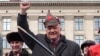 Лидер коммунистов Геннадий Зюганов на митинге своих сторонников