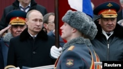 Орус президенти Владимир Путин жана Орусиянын коргоо министри Сергей Шойгу. 