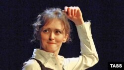 Полина Рашкина выступает в «Черешневом лесу»