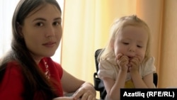 Резедә Аптеева кызы Регина белән