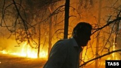 Президент Ющенко (на фото) в буквальном смысле окунулся в пламя политической борьбы