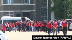 Жапаровдун жактоочулары. 