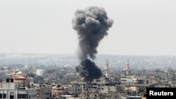 Газа тилкесинде израил армиясынын аба соккусунан кийин пайда болгон түтүн. 8-июль. 