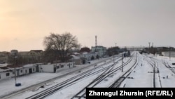 Шалқар қаласының теміржол торабы.  Ақтөбе облысы, 28 қаңтар 2018 жыл. Көрнекі сурет. 