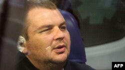 Дмитро Булатов у «швидкій допомозі» після прибуття на летовище Вільнюса, фото 2 лютого 2014 року