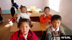 Айыл мектептеринде окуу китептери жетишсиз.