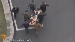 У готель «Україна» звозять постраждалих і загиблих протестувальників