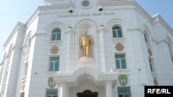 Türkmen döwlet serhet gullugynyň baş binasy