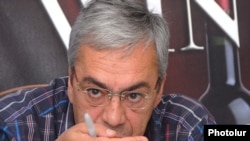 Կենտրոնական բանկի նախկին նախագահ Բագրատ Ասատրյանը: