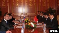 Дидори Дмитрий Медведев бо Ҳу Ҷинтао дар ... шаҳри Душанбе