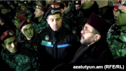 Հայաստան - Շիրակի թեմի առաջնորդ Միքայել եպիսկոպոս Աջապահյանը դիմում է ցուցարարներին, Գյումրի, 15-ը հունվարի, 2015թ․