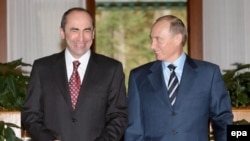Robert Koçaryan(solda) və Vladimir Putin  (2007-ci il)