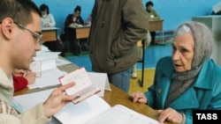 Для людей старшего поколения голосование часто не выходит за рамки привычного ритуала, считают социологи