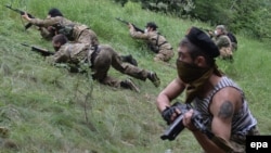 Проросійські бойовики батальйону «Восток» на тренуванні поблизу Донецька, 1 червня 2014 року